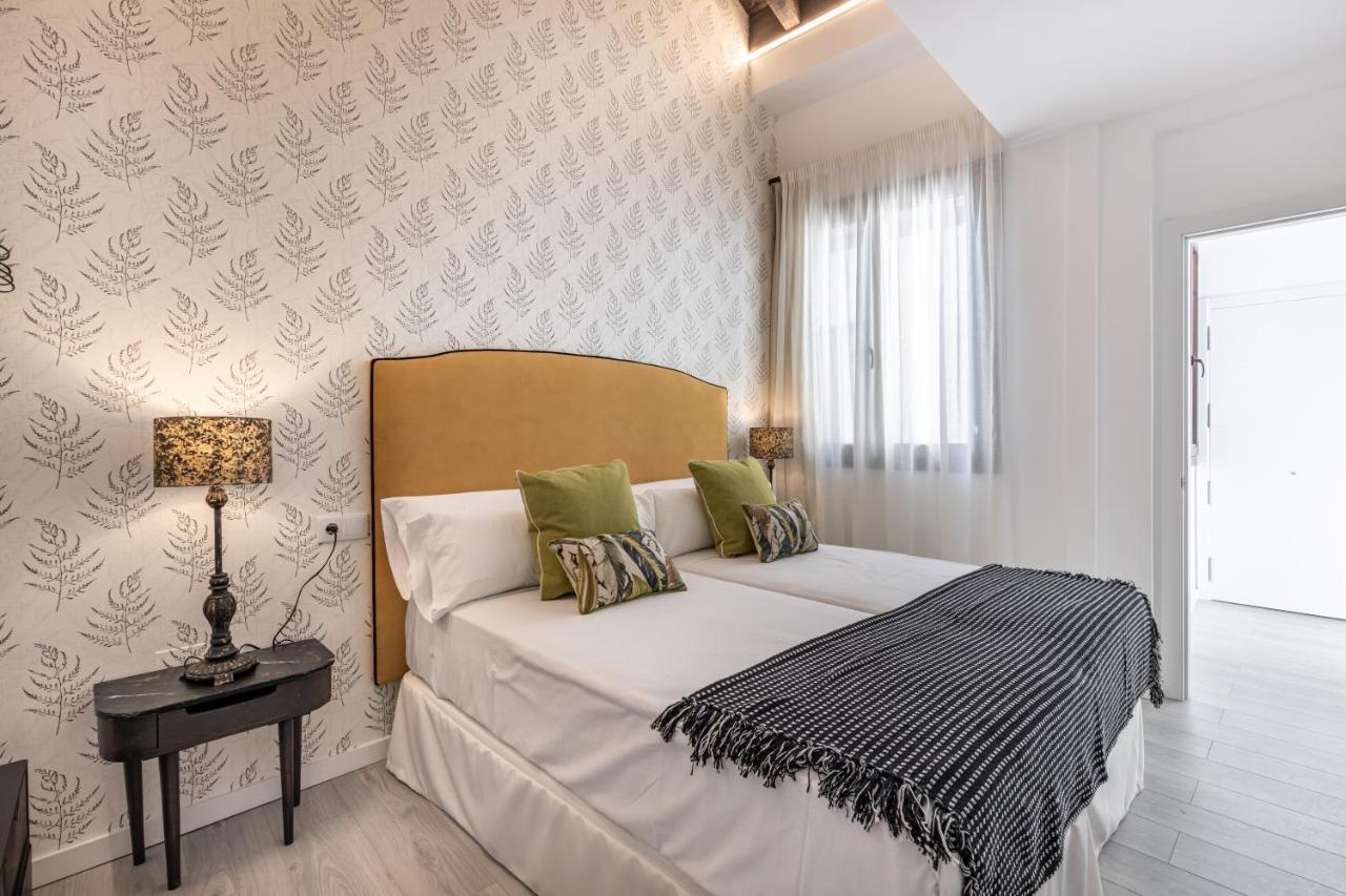 Apartamentos Albaicin Centro Suites 3000 กรานาดา ภายนอก รูปภาพ